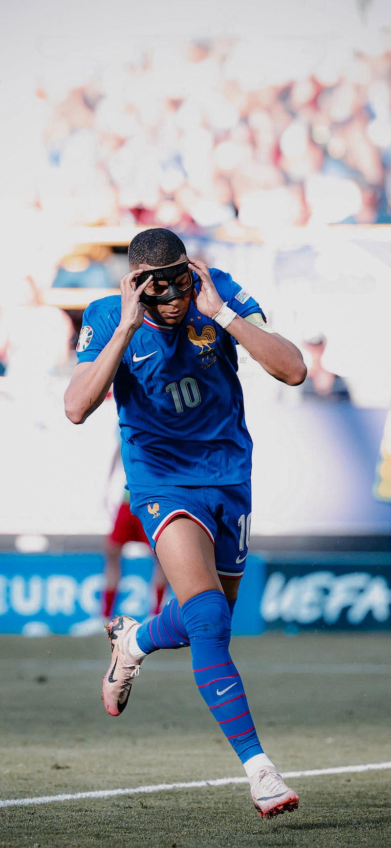 小孔塞桑：我和C罗聊过，他说我在伟大的俱乐部效力（小孔塞桑：曾与C罗交流，他称我效力于一家伟大俱乐部）