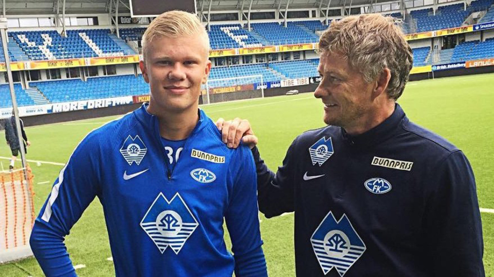 王伟：亚泰中期想引进更好的球员，但这些球员不愿冒巨大风险（王伟：亚泰计划中期补强，但优质球员因风险顾虑拒绝加盟）