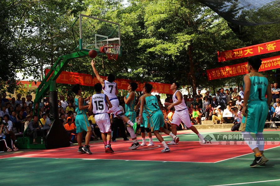 卡洛斯谈世界杯：其他队都想赢阿根廷，巴西进决赛得看内马尔（卡洛斯：世界杯上各队都想击败阿根廷，巴西能否进决赛取决于内马尔）