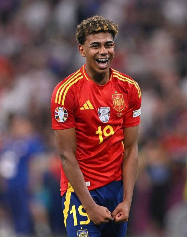 英媒：如果斯洛特下课，利物浦可能让杰拉德担任临时主帅（英媒：斯洛特一旦下课，利物浦或让杰拉德临时执教）