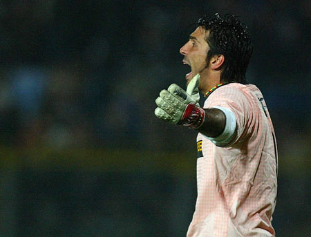 安帅谈维尼修斯国家德比不满被换下：我跟他说他犯了一个错误（安切洛蒂回应维尼修斯对国家德比被换下不满：我已告诉他他做错了）