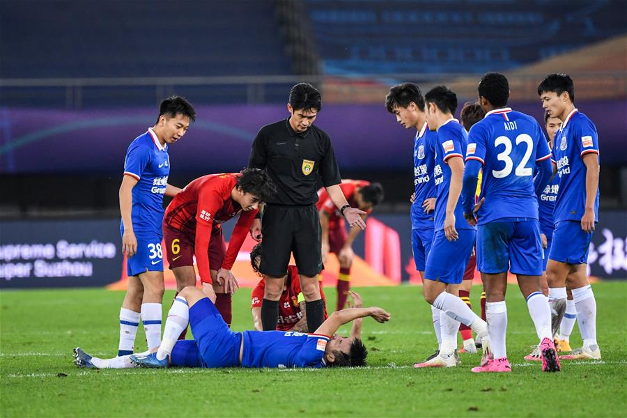 阿森纳领跑英超遭曼城紧追！主场战狼队成保分关键战（曼城步步紧逼，阿森纳守住榜首全靠主场对狼队这场关键战）