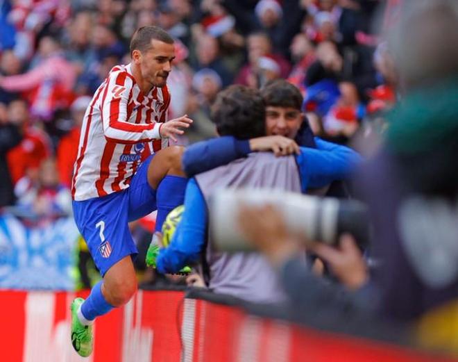 曼联三人非洲杯离队日期确定，无缘战维拉！落选奥纳纳清洗计划曝光（曼联三将非洲杯离队时间敲定，无缘战阿斯顿维拉；奥纳纳遭弃用与清洗计划曝光）