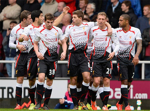 常州举办足球音乐晚会，黄紫昌夫妇甜蜜献唱《小酒窝》（常州上演足球音乐之夜，黄紫昌携妻深情合唱《小酒窝）