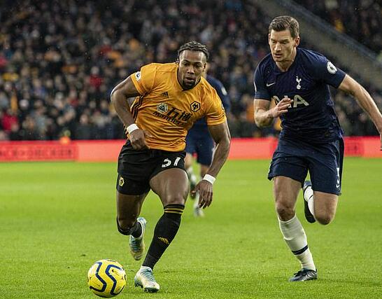 什么情况？西海岸男女足分别被处以转会禁令，但FIFA网站又说只适用于女足（西海岸转会禁令现矛盾：男女足皆被罚，FIFA官网却称仅女足适用）