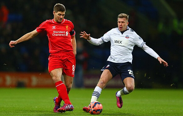 挑衅中国！日本球星三笘薰手持日本二战战犯照片，网友：封杀他（日本球员三笘薰陷舆论风波，部分网友呼吁封杀）