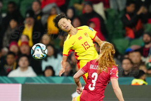 中超历年冠军回顾：深圳健力宝夺元年冠军，海港完成三连冠（回望中超历届冠军：深圳健力宝问鼎元年，海港成就三连冠）