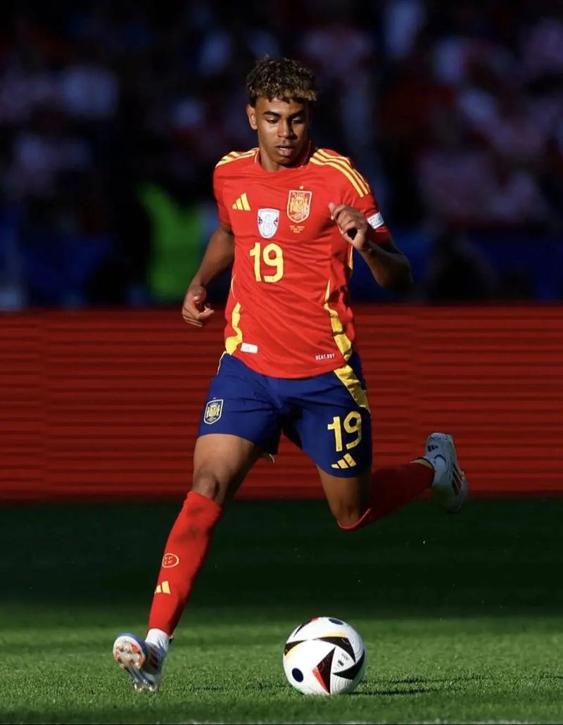 篮球员饮食与恢复方案（篮球运动员营养与恢复策略）