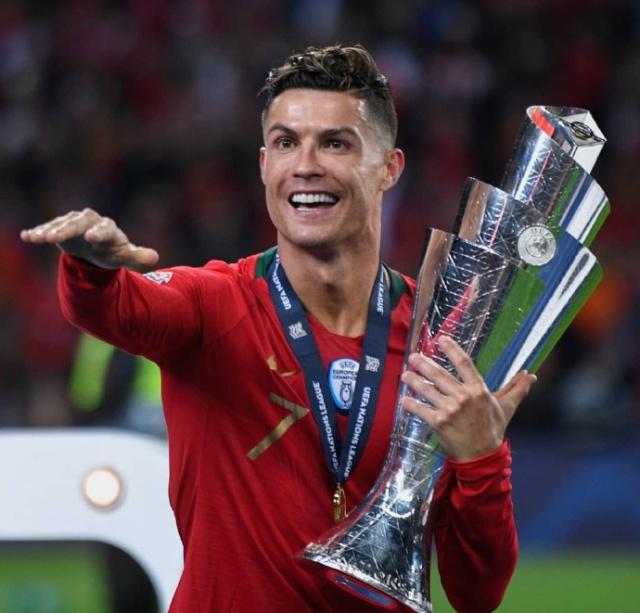 WTA公布2025赛季成绩单，“世一”萨巴伦卡领跑所有女球员（WTA发布2025赛季成绩榜，世界第一萨巴伦卡高居榜首）