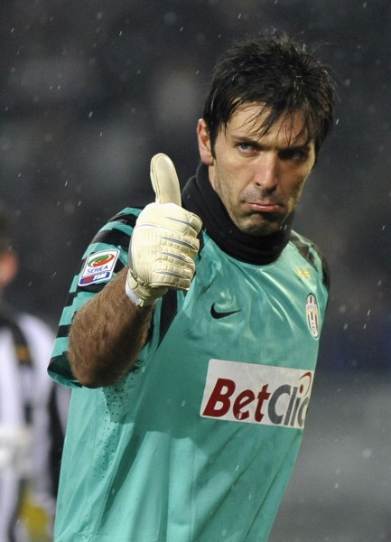 六台：赫伊森没有伤病问题，可以随皇马出战埃尔切（六台：赫伊森已无伤病困扰，将随皇马出战埃尔切）