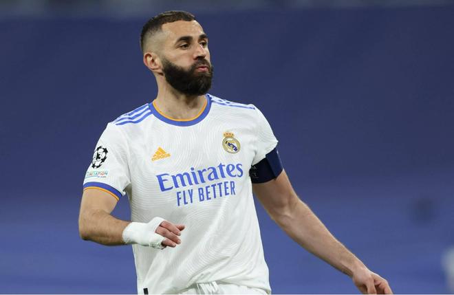 球星全场节奏掌控大师级表现（巨星全场主导节奏尽显大师风范）