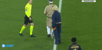 塞萨尔：齐沃为什么要换下博尼和泽林斯基？他俩明明表现最好